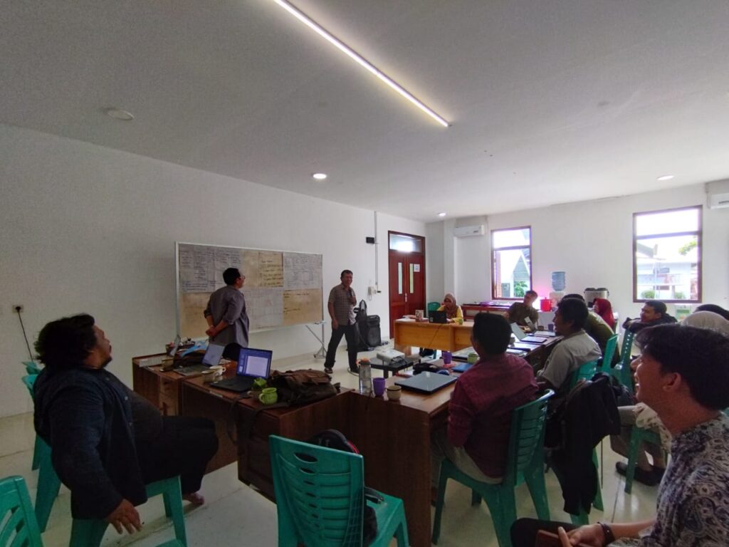 Penguatan Program Berkelanjutan Yayasan Alam Sehat Lestari (ASRI) Melalui Pengayaan Kapasitas dan Pengetahuan